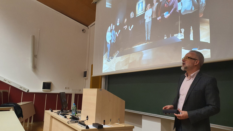 Dr. Strlič je predstavil poskus reproduciranja vonja da Vincijeve slike Dama s hermelinom. (foto: Ana Jenko Kovačič)