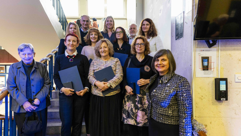Letošnje prejemnice in prejemniki priznanj z dekanjo fakultete