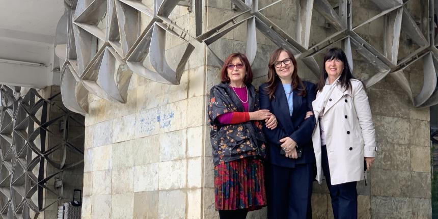 Pred Nacionalno knjižnico Kosova s prof. dr. Lindito Rugova